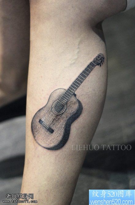 手臂吉他纹身图案
