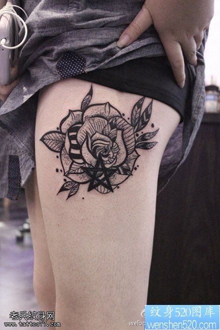 女性腿部个性玫瑰花纹身图案