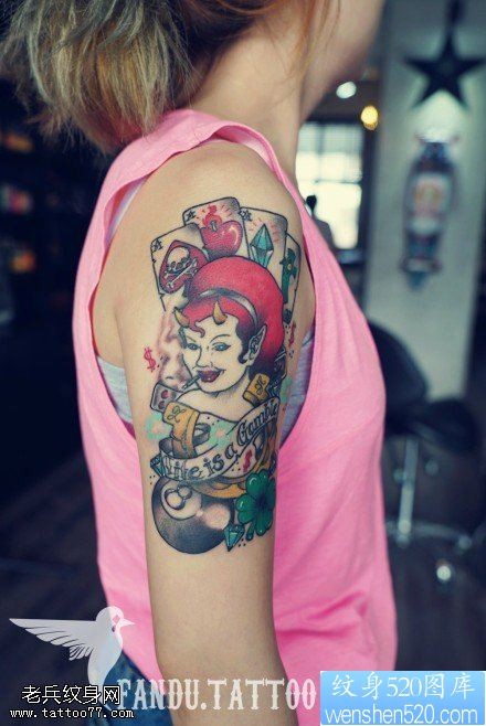 女性手臂彩色魔鬼女郎纹身图案