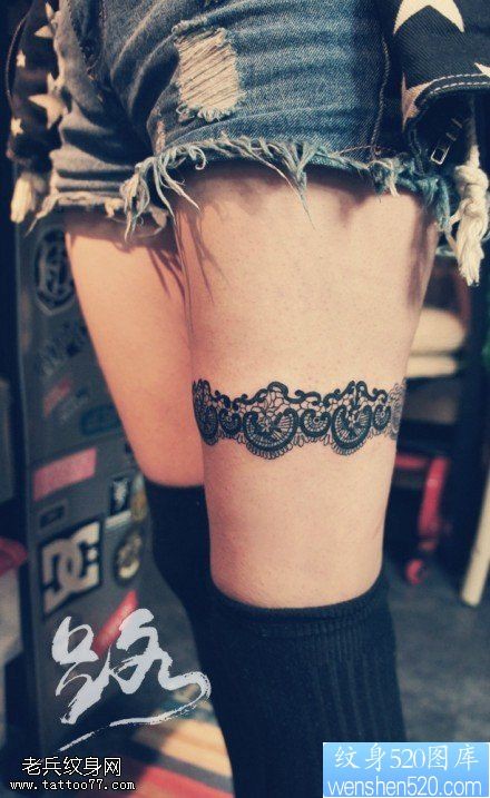 女性腿部个性蕾丝纹身图案