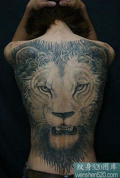 满后背狮王图案纹身