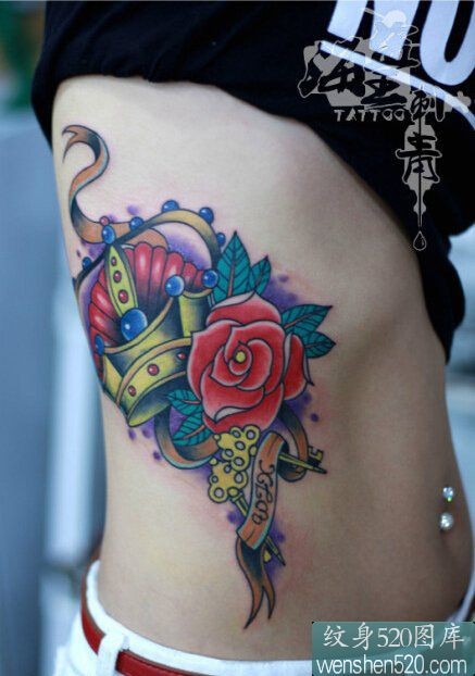 侧腰彩色玫瑰花皇冠纹身图案