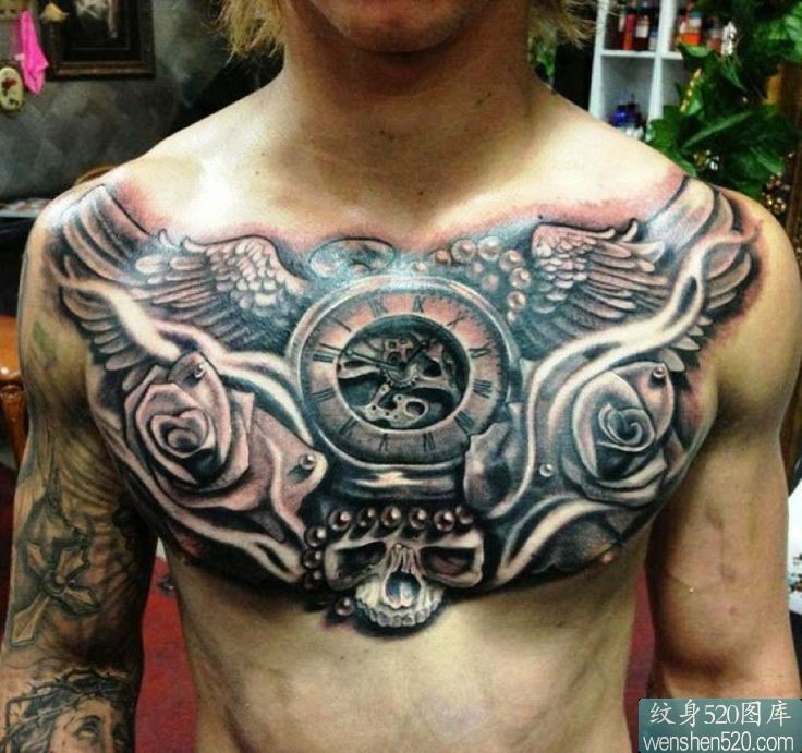 一款非常适合男生的胸部霸气时钟纹身
