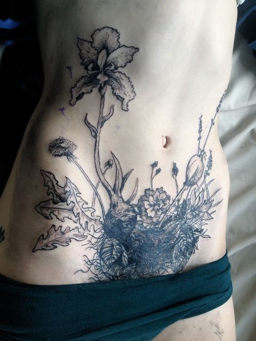 最具诱惑纹身：美女的腹部纹身