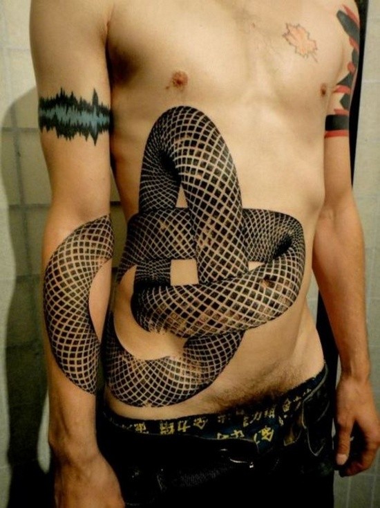 男士腹部蟒蛇纹身