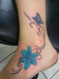 脚踝漂亮的花朵纹身图案
