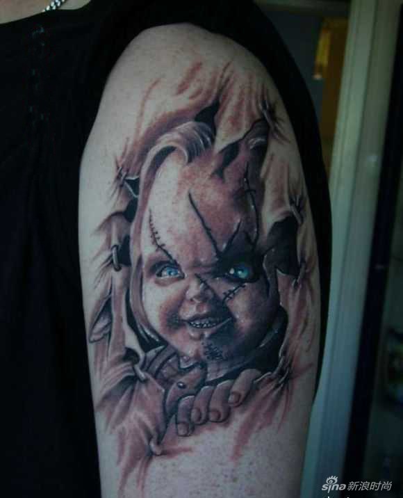手臂和腿上超有个性的鬼娃娃纹身