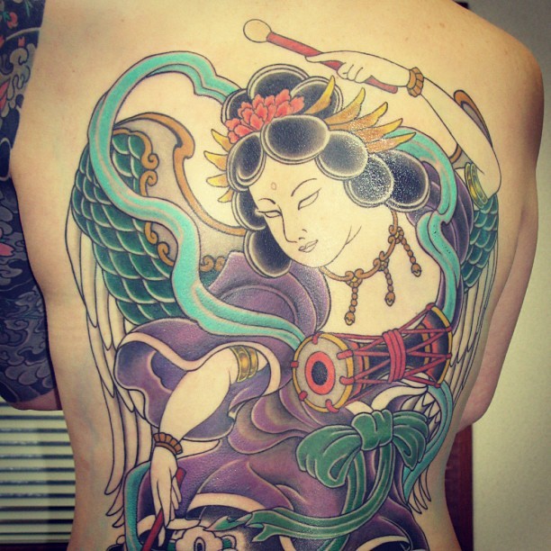 背部古典女性纹身