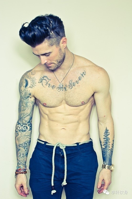 男性纹身：肌肉做衬，纹身做衣，男人都该有一件“衬衣”