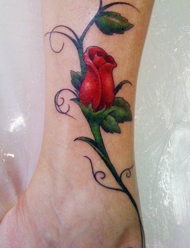 脚踝部漂亮的玫瑰纹身