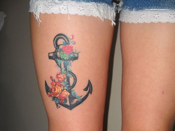 船锚纹身，纹在大腿处，可谓恰当不过了