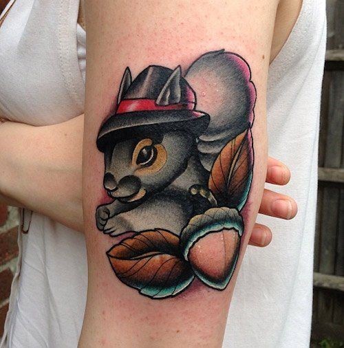 手臂上可爱的小松鼠纹身