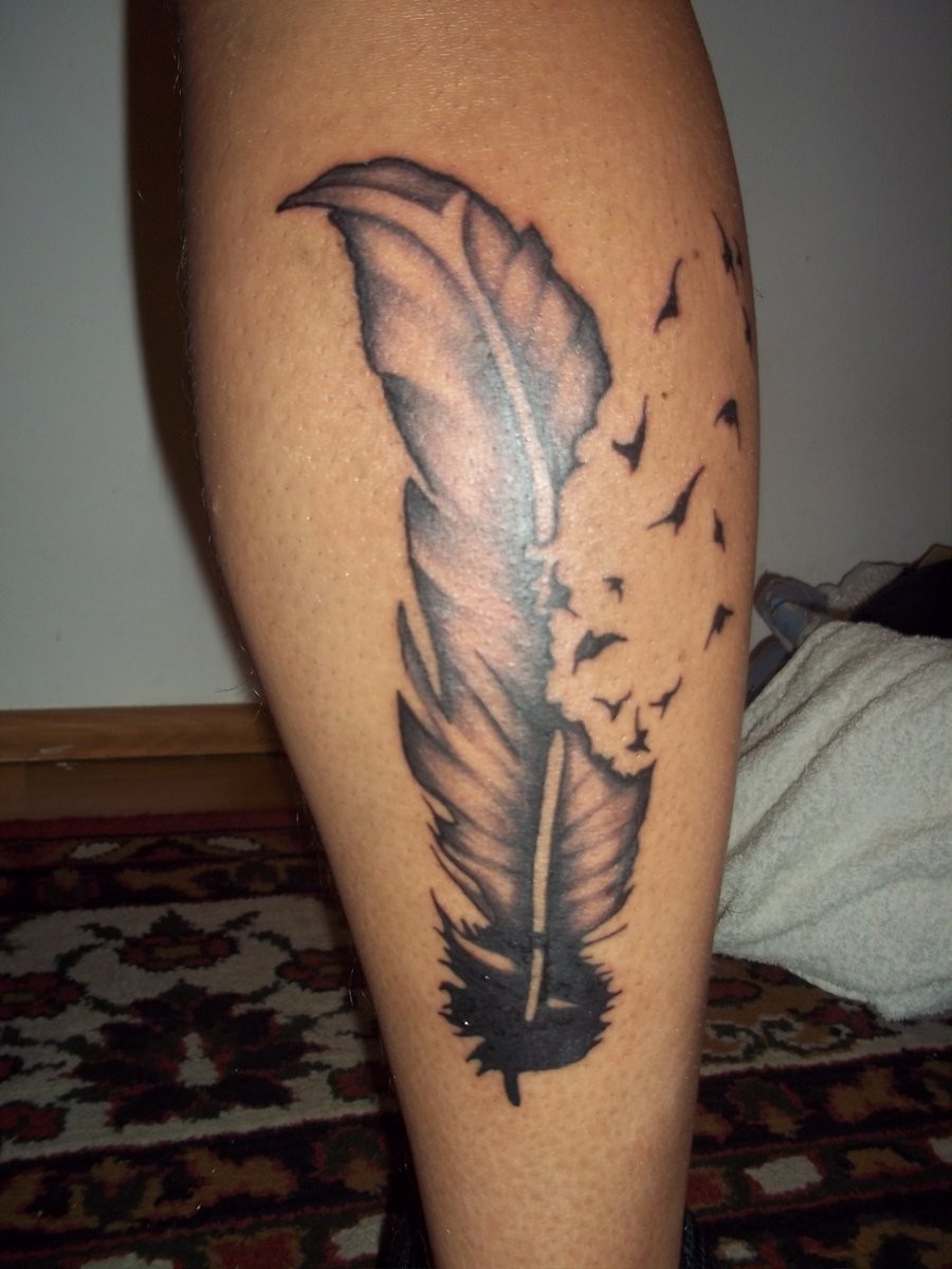 羽毛纹身代表纯洁，是永恒的象征