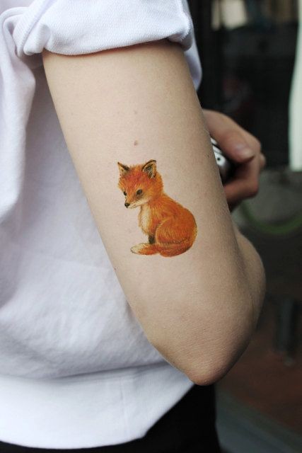 非常可爱漂亮的手臂狐狸纹身