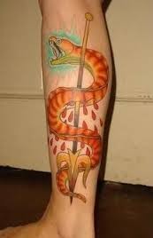小腿部个性时尚的蛇纹身