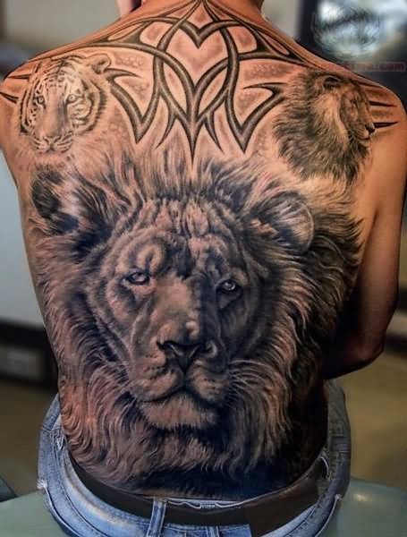 背部霸气的狮子纹身