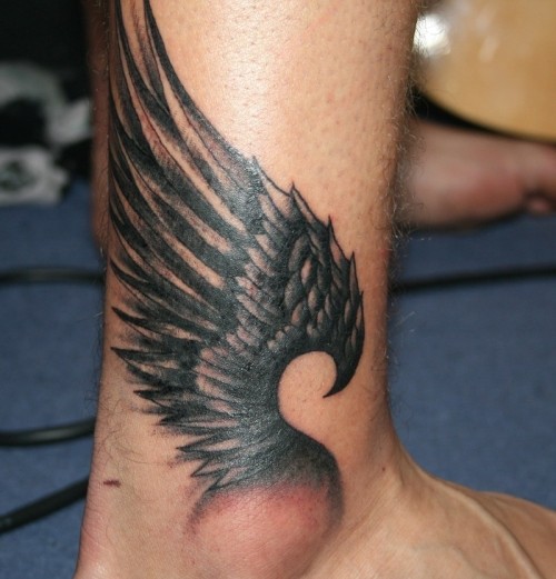 脚踝部个性的翅膀纹身
