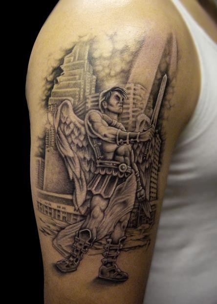 手臂上一款个性的天使纹身