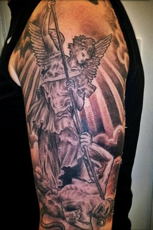 手臂上一款个性的天使纹身