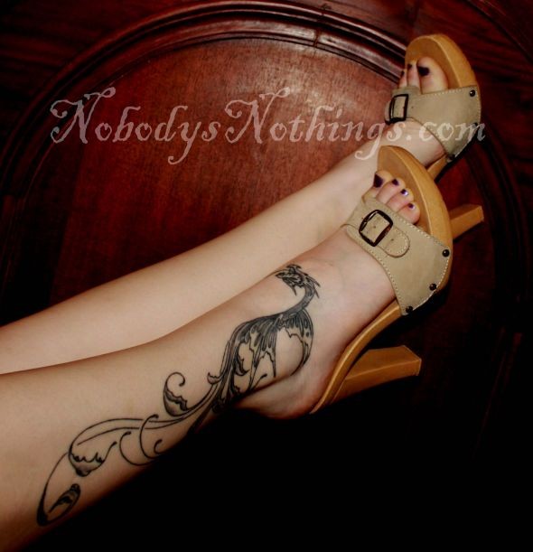 个性十足的脚踝凤凰纹身