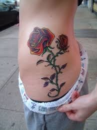 腰部漂亮的玫瑰纹身