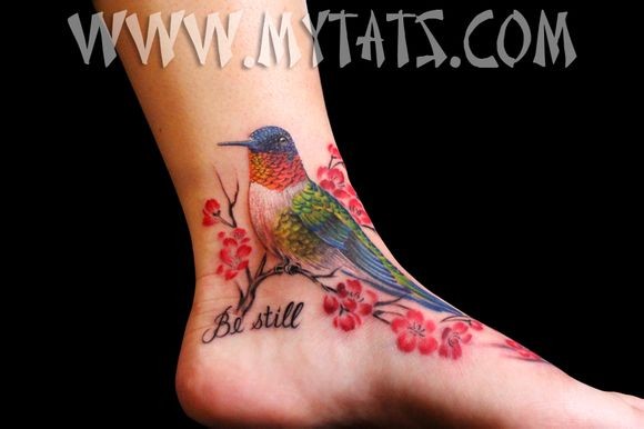 纹身艺术家露西的脚裸纹身作品