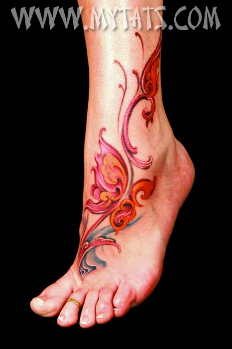 纹身艺术家露西的脚裸纹身作品