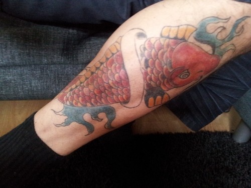 腿部非常好看帅气的鲤鱼纹身