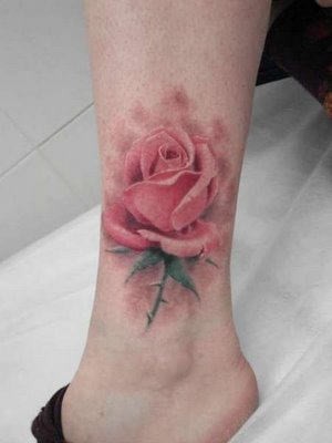 脚踝部漂亮唯美的玫瑰纹身