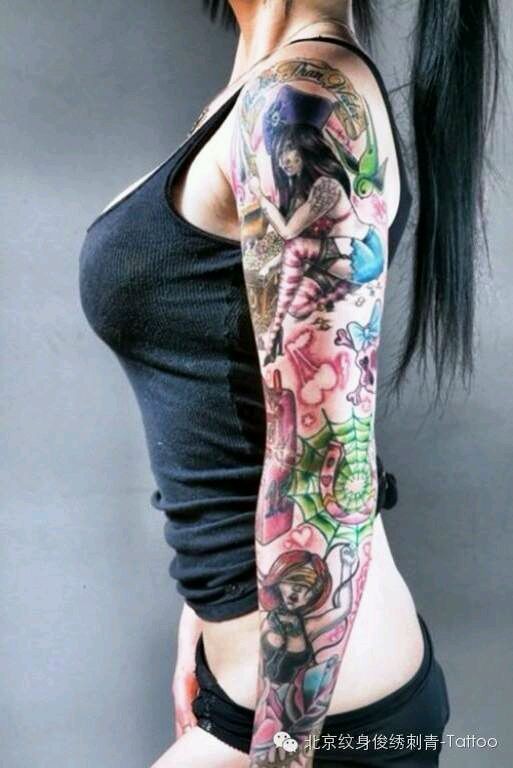 漂亮性感的花臂纹身
