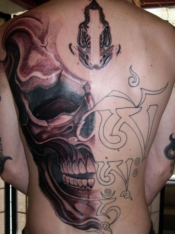 JONDIX的好友的背部纹身作品