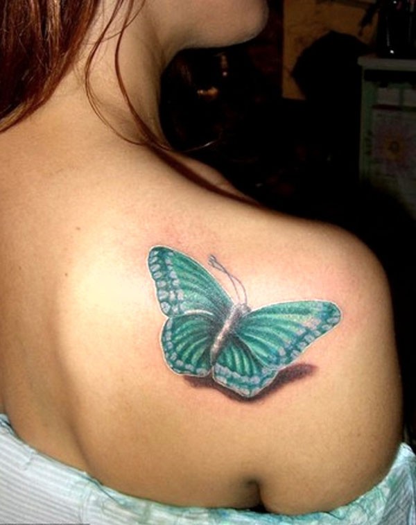 肩部漂亮的蝴蝶纹身