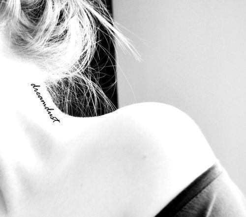女性颈部好看的英文纹身