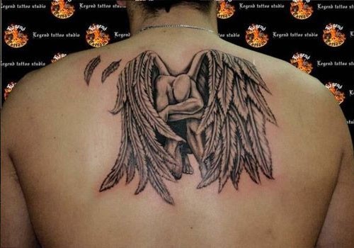 背部一款好看的失落天使纹身