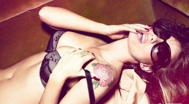 杰西卡·简黑色内衣 诱惑撩人身姿演绎绝美纹身