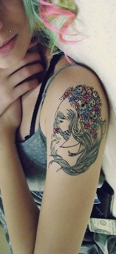 女性手臂漂亮的长发美女纹身