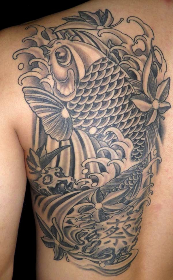肩部经典的中国鲤鱼纹身