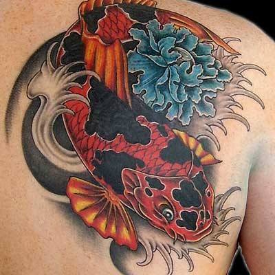 肩部经典的中国鲤鱼纹身
