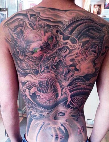 象征中华名族精神的龙纹身