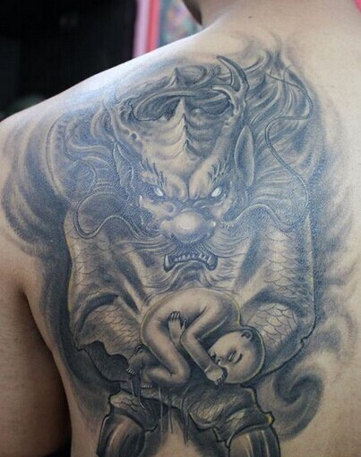 肩部一款经典的神兽麒麟纹身
