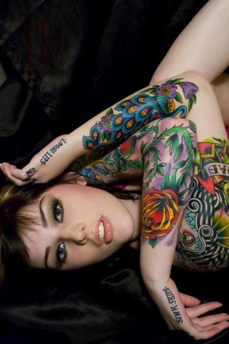 女性手臂时尚的纹身图案