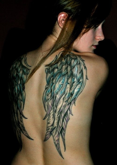 背部漂亮大气的翅膀纹身