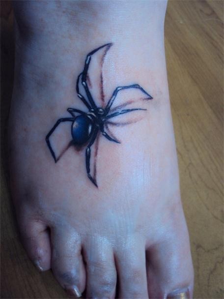 脚背时尚的蜘蛛纹身
