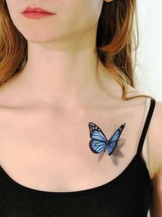 美女胸部漂亮的蝴蝶纹身