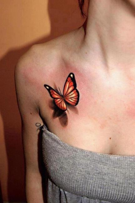 美女胸部漂亮的蝴蝶纹身