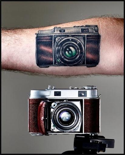 非常有个性的手臂相机纹身
