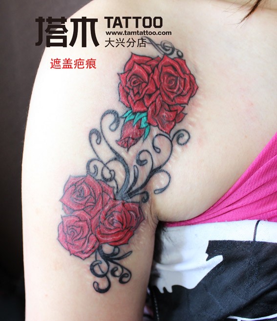 女士玫瑰花遮盖疤痕纹身