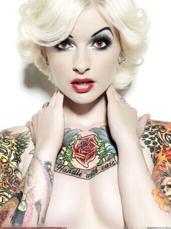 短发美女也可以性感可爱