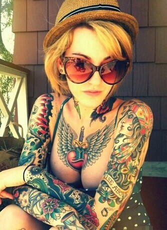 短发美女也可以性感可爱