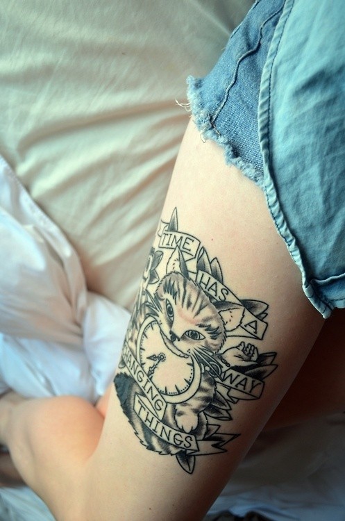 女性大腿部可爱猫咪纹身